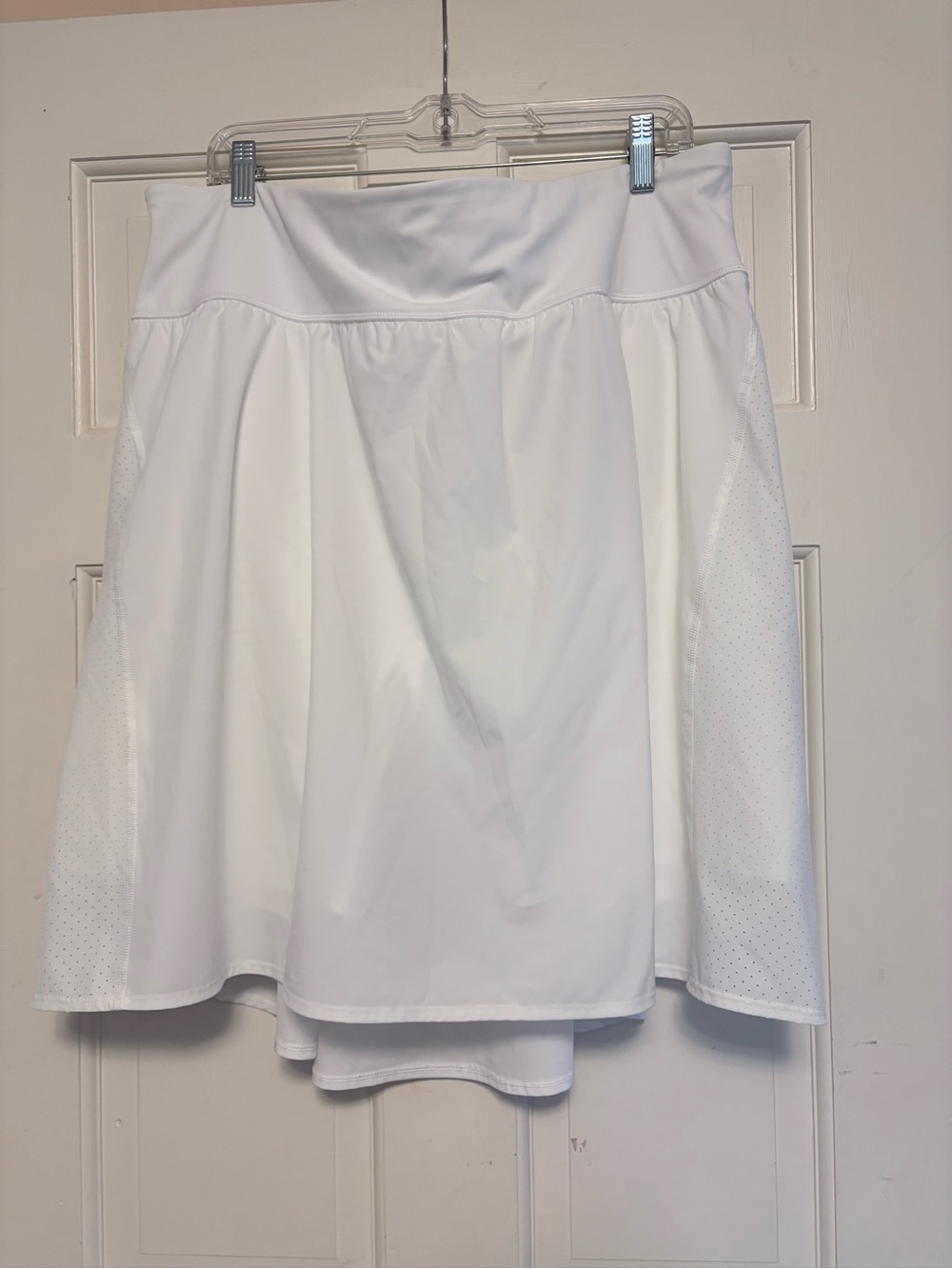 SPANX White Circle Skort with Perforated Side Panels